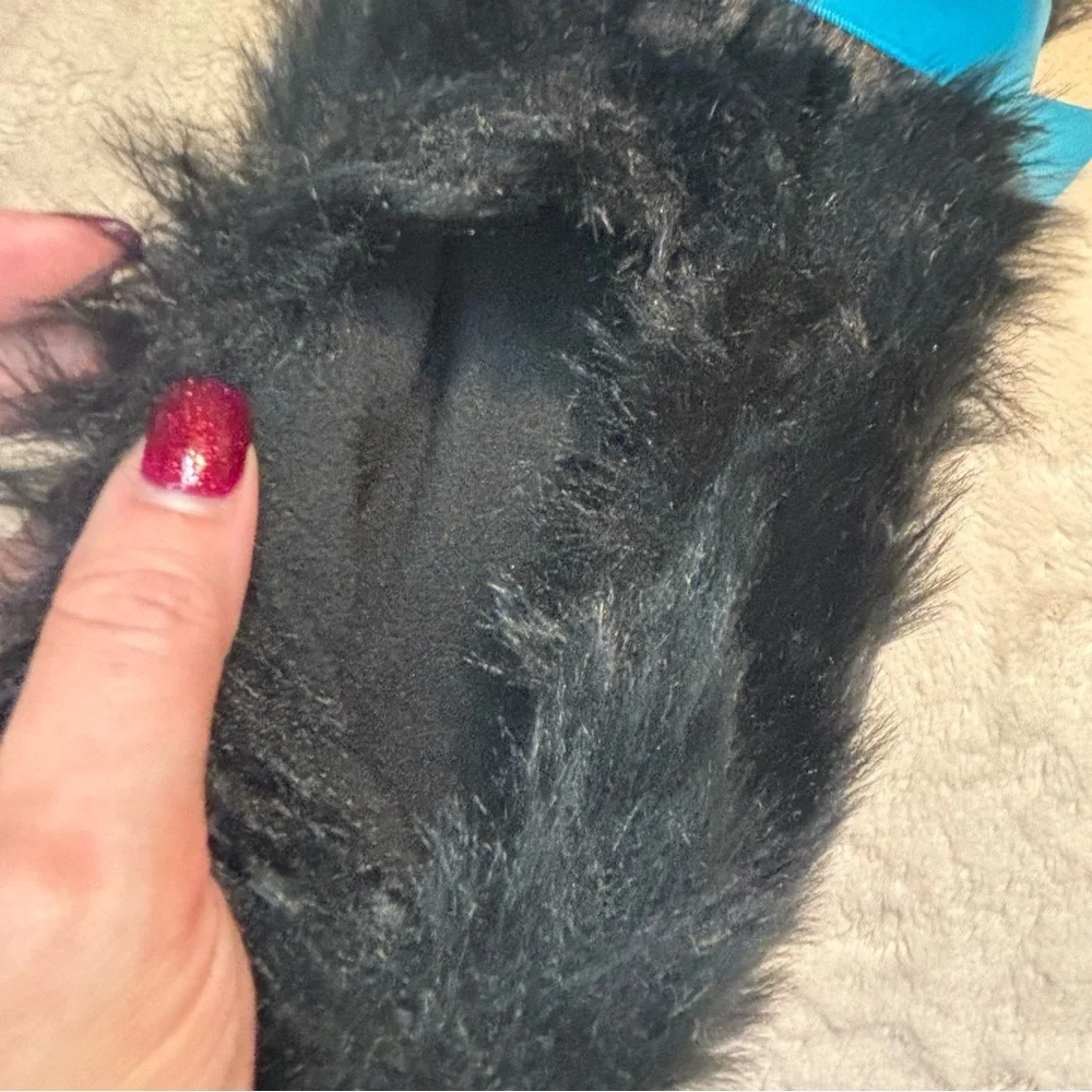 NWT Slipper Socks Make + Model Fuzzy Black Bow for Gifting Shoe Size 8.5 - 10